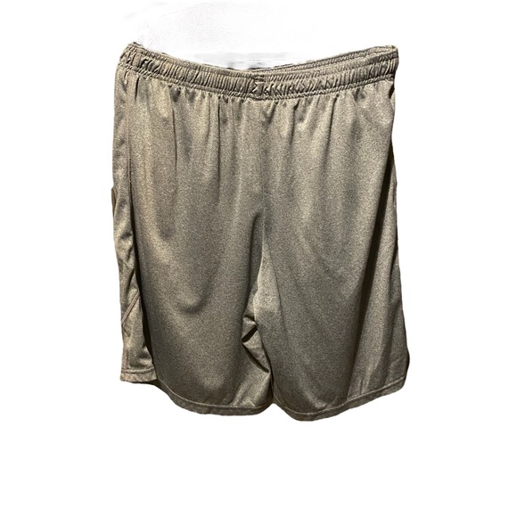 Champion Men’s Athletic Grey Elastic Waisted 2 Pocket Shorts.  Size M - Picture 2 of 4